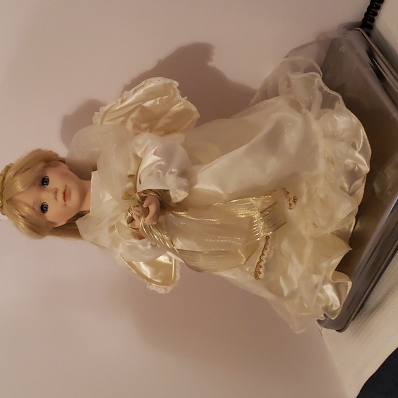 VTG Santa's Best Porcelain Animated Doll " FAITH" Long Hair, Cream and Gold Dres - Picture 1 of 10